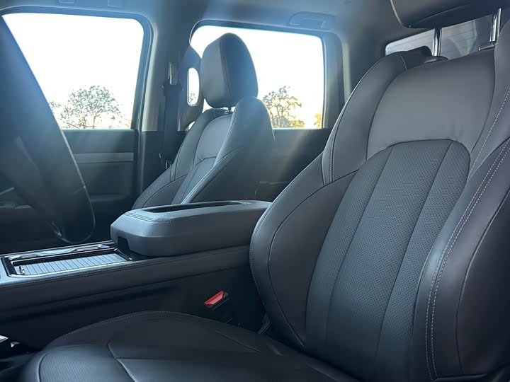 Dongfeng Mengshi MS600 2023 2023款 6.7T 柴油双排底盘旗舰版