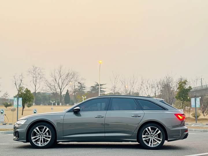 Audi A6 2023 2023款 Avant 先锋派 45 TFSI 臻选动感型