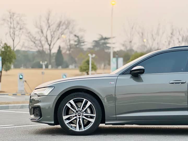 Audi A6 2023 2023款 Avant 先锋派 45 TFSI 臻选动感型
