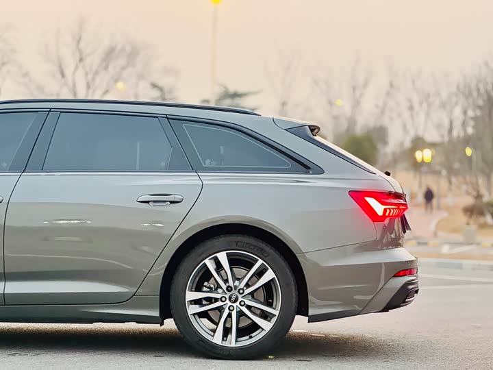 Audi A6 2023 2023款 Avant 先锋派 45 TFSI 臻选动感型