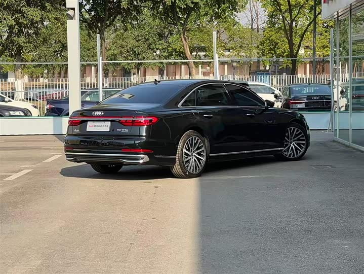 Audi A8 2025 2025款 A8L 50 TFSI quattro 臻选型