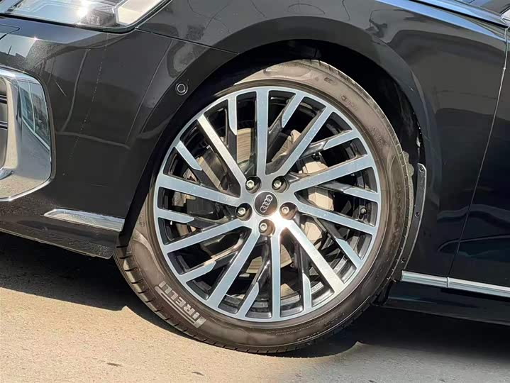 Audi A8 2025 2025款 A8L 50 TFSI quattro 臻选型