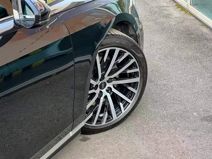 Audi A8 2025 2025款 A8L 50 TFSI quattro 臻选型