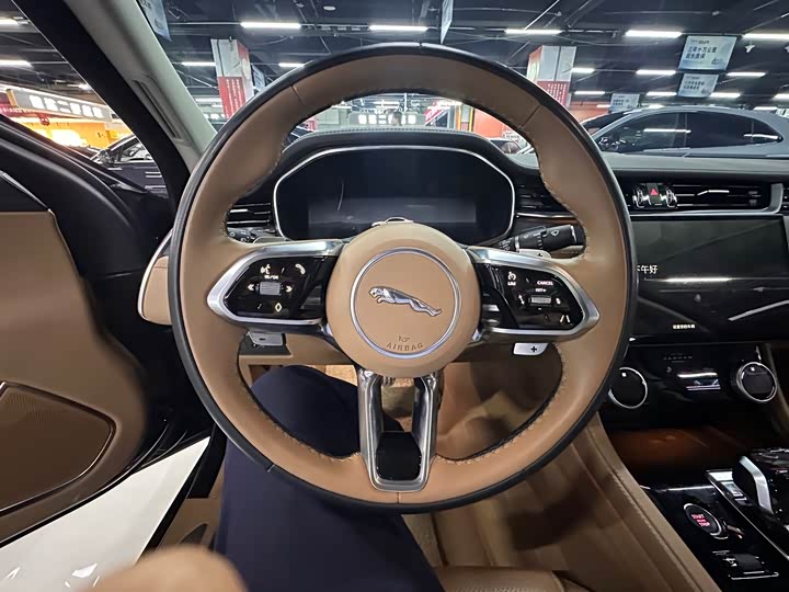 Jaguar XF L 2024 2024款 2.0T P250 两驱尊享豪华版