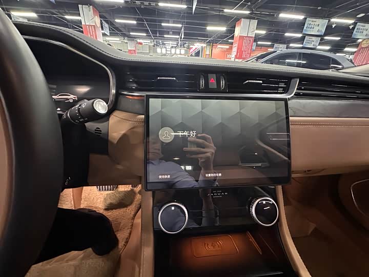 Jaguar XF L 2024 2024款 2.0T P250 两驱尊享豪华版