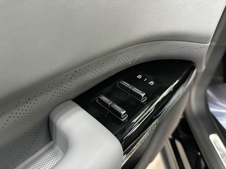 Zeekr 7X 2025 2025款 100kWh 长续航后驱智驾版