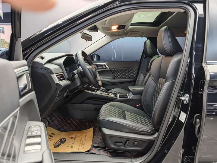 Mitsubishi Outlander 2023 2023款 1.5T CVT四驱尊耀版 7座