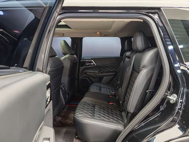 Mitsubishi Outlander 2023 2023款 1.5T CVT四驱尊耀版 7座