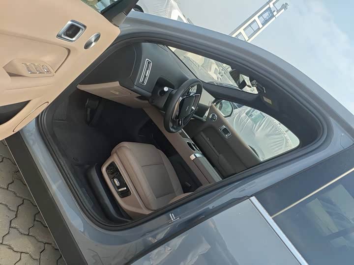 LiXiang L8 2025 2025款 Ultra 智能焕新版