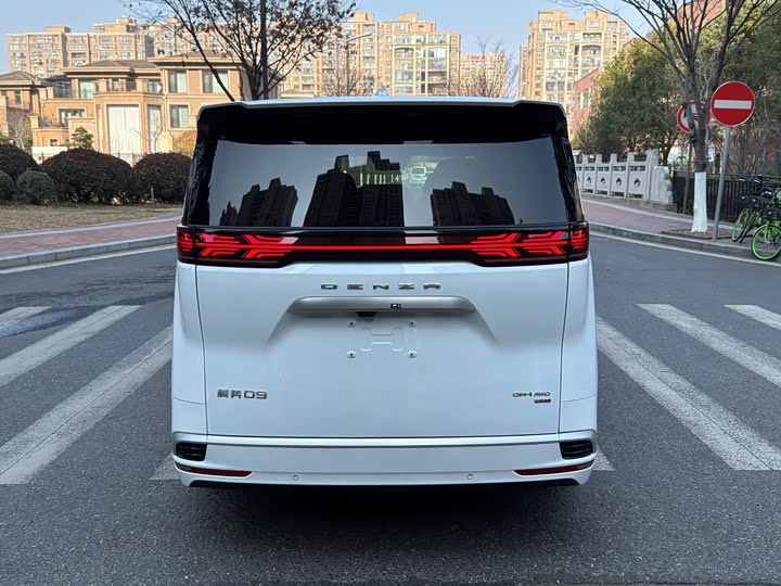 Denza D9 2025 2025款 DM-i 智驾版 1020 四驱旗舰型