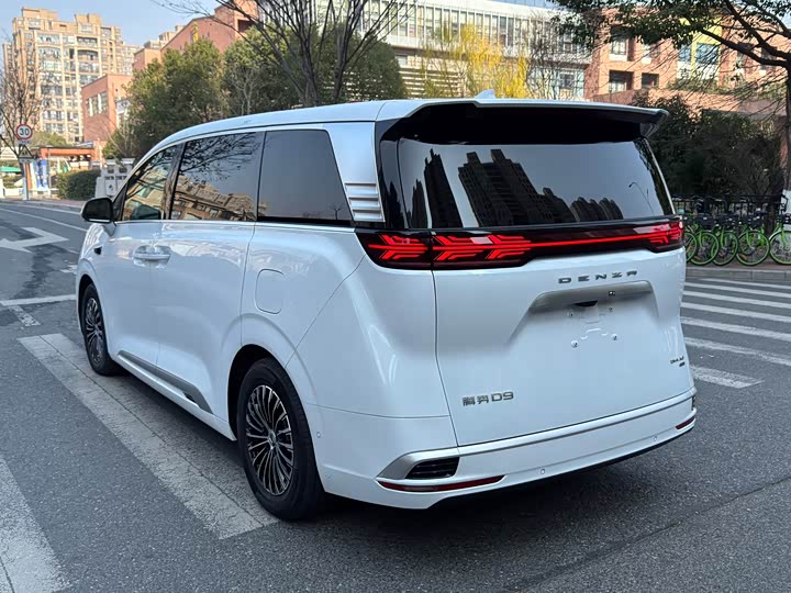 Denza D9 2025 2025款 DM-i 智驾版 1020 四驱旗舰型