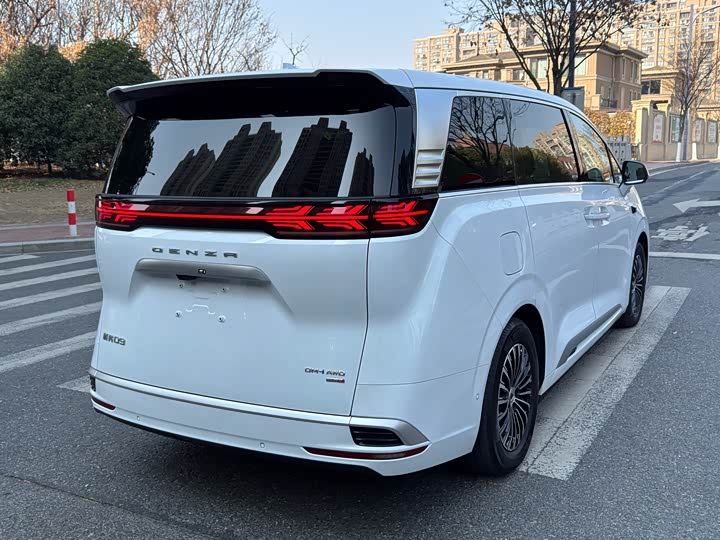 Denza D9 2025 2025款 DM-i 智驾版 1020 四驱旗舰型