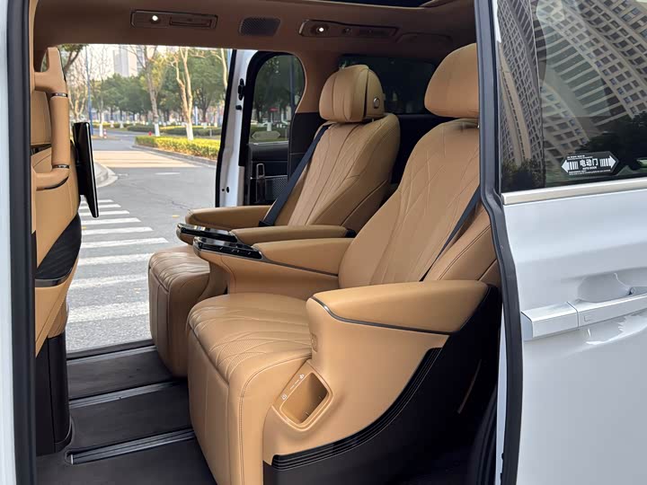 Denza D9 2025 2025款 DM-i 智驾版 1020 四驱旗舰型