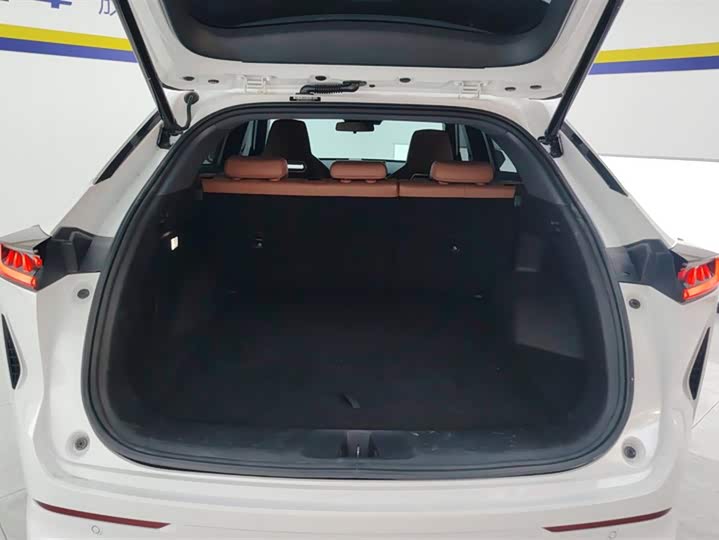 Changan UNI-Z Hybrid 2024 2024款 蓝鲸智电iDD 125km 超越型