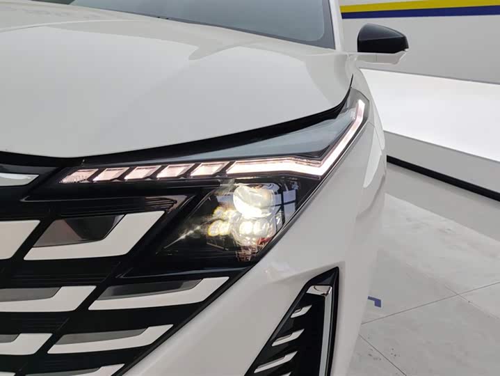 Changan UNI-Z Hybrid 2024 2024款 蓝鲸智电iDD 125km 超越型