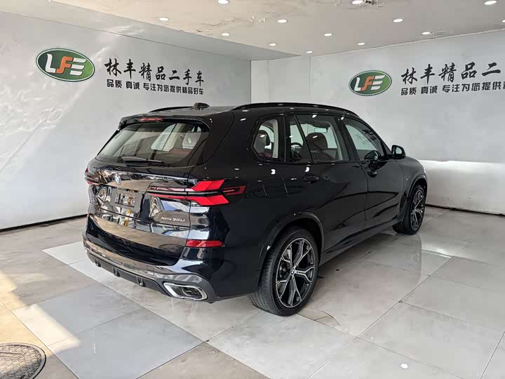 BMW X5 2026 2026款 xDrive 30Li 尊享型M运动曜夜套装