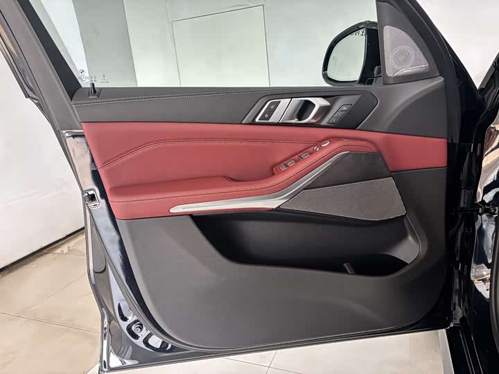 BMW X5 2026 2026款 xDrive 30Li 尊享型M运动曜夜套装