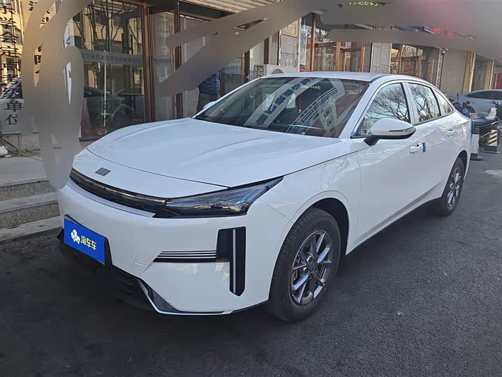 Geely Galaxy L6 2025 2025款 EM-i 60km 启航版