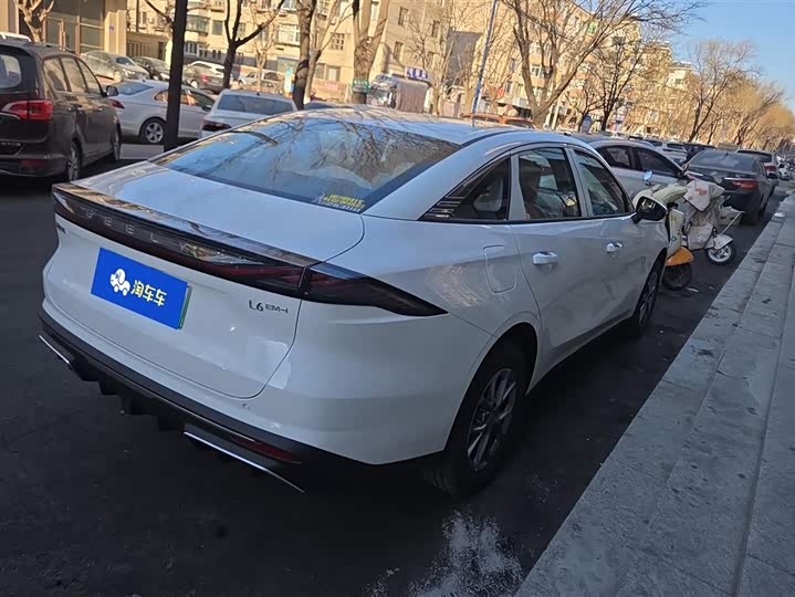 Geely Galaxy L6 2025 2025款 EM-i 60km 启航版