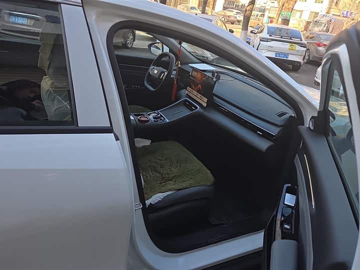 Geely Galaxy L6 2025 2025款 EM-i 60km 启航版