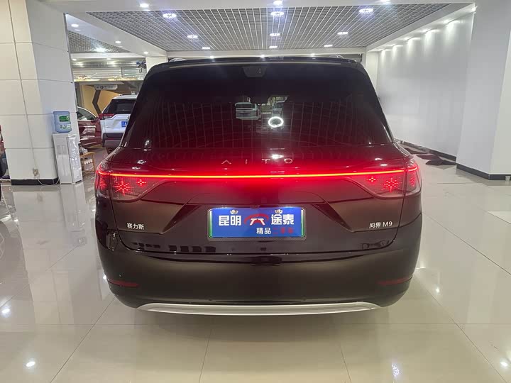 Aito M9 2025 2025款 增程 Ultra版 52kWh 6座版