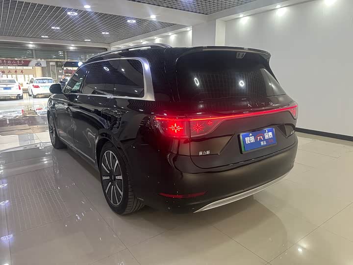 Aito M9 2025 2025款 增程 Ultra版 52kWh 6座版