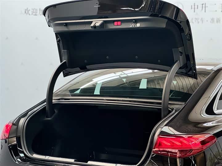 Mercedes-Benz EQE 2025 2025款 500 4MATIC 豪华版