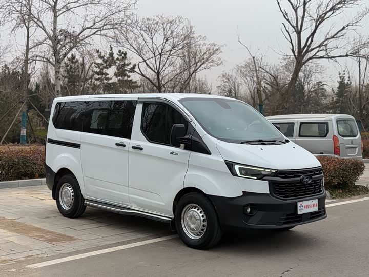 Ford Transit 2023 2023款 2.0T柴油自动多功能商用车短轴低顶5/6座