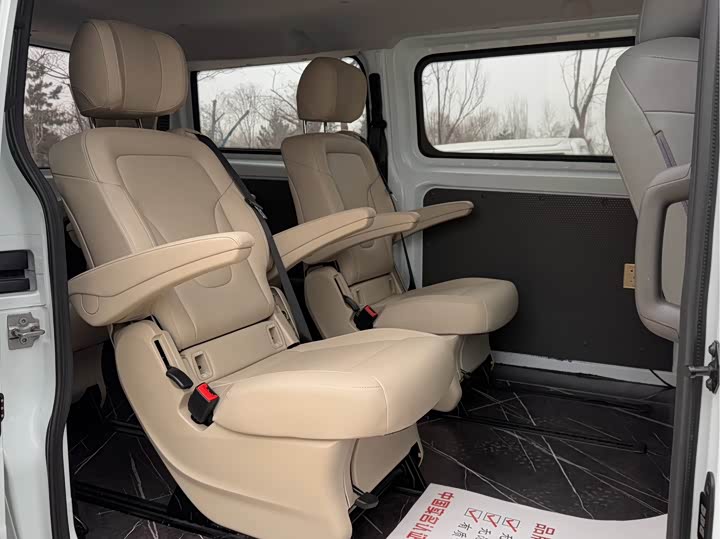 Ford Transit 2023 2023款 2.0T柴油自动多功能商用车短轴低顶5/6座