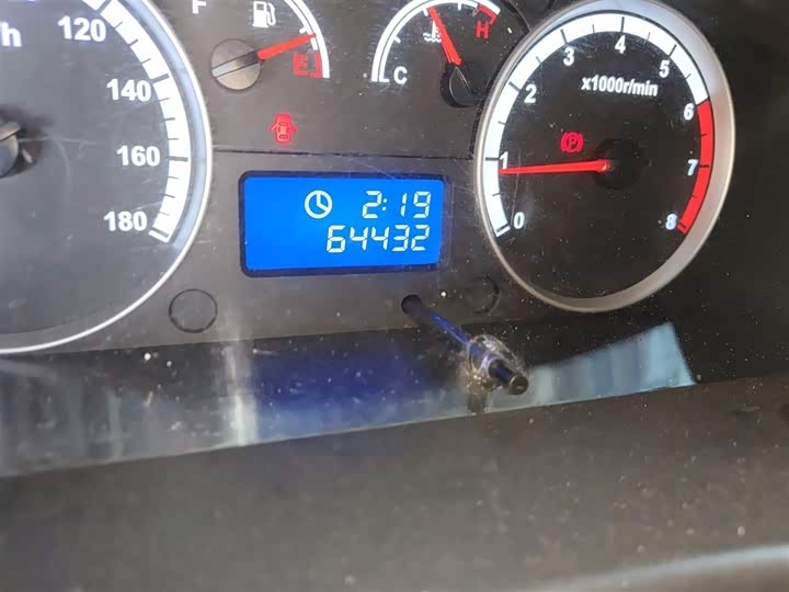 Foton G9 2021 2021款 2.4L汽油商运版长轴高顶9座明窗4K22D4M