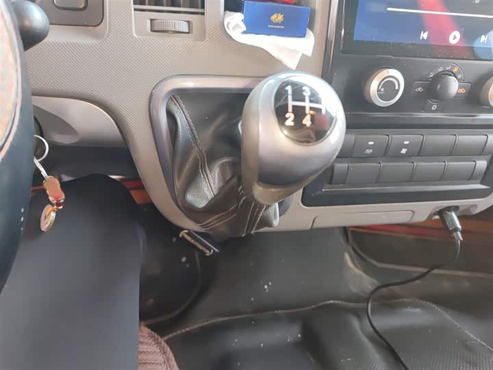 Foton G9 2021 2021款 2.4L汽油商运版长轴高顶9座明窗4K22D4M