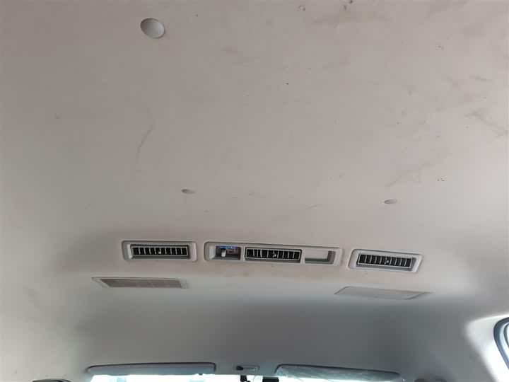 Foton G9 2021 2021款 2.4L汽油商运版长轴高顶9座明窗4K22D4M