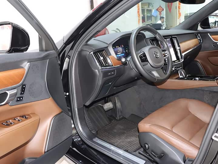 Volvo S90 Hybrid 2024 2024款 插电式混动 四驱长续航智逸豪华版