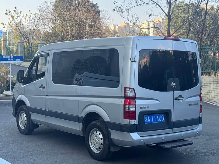 Foton Tuyano 2023 2023款 2.0T手动都市版短轴低顶后单胎5/6/9座