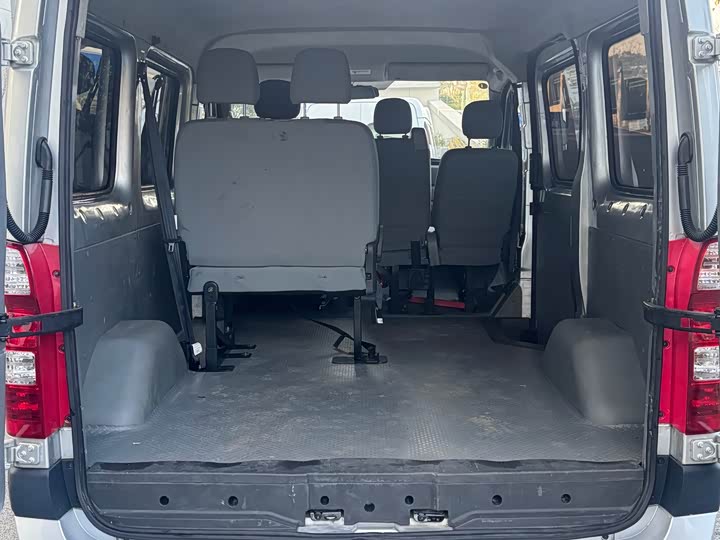 Foton Tuyano 2023 2023款 2.0T手动都市版短轴低顶后单胎5/6/9座