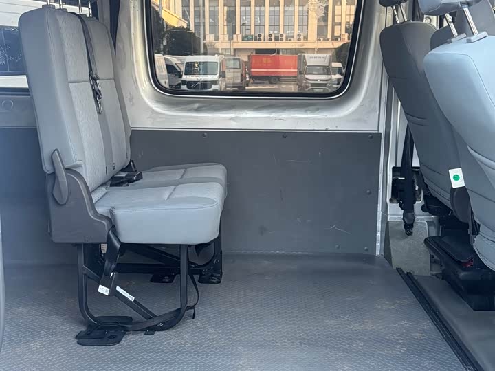 Foton Tuyano 2023 2023款 2.0T手动都市版短轴低顶后单胎5/6/9座