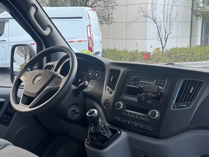 Foton Tuyano 2023 2023款 2.0T手动都市版短轴低顶后单胎5/6/9座