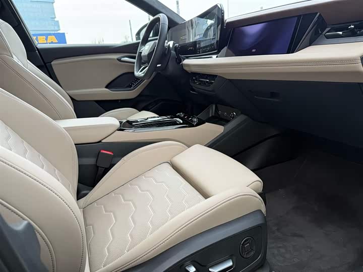 Audi Q6L e-tron 2026 2026款 首发领航版