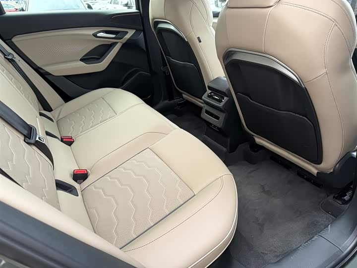 Audi Q6L e-tron 2026 2026款 首发领航版