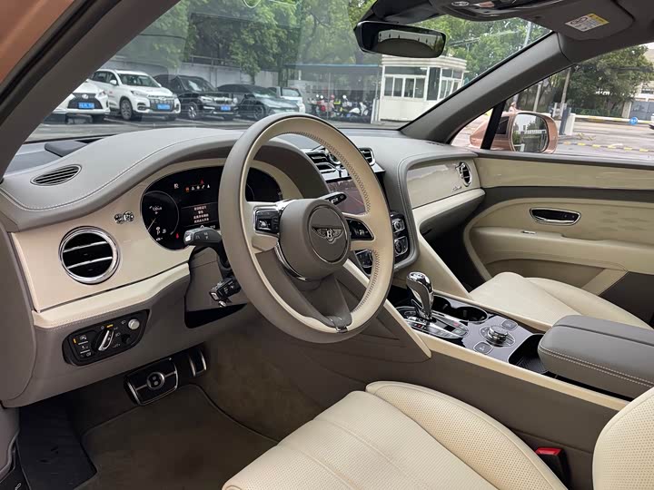 Bentley Bentayga 2024 2024款 4.0T V8 长轴距雅度版