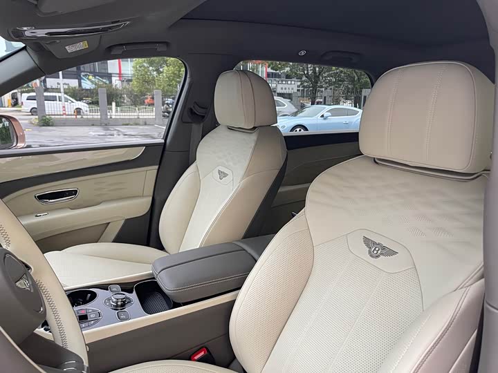 Bentley Bentayga 2024 2024款 4.0T V8 长轴距雅度版