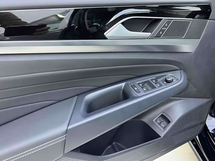 Volkswagen Passat Hybrid 2025 2025款 430PHEV 混动商务版