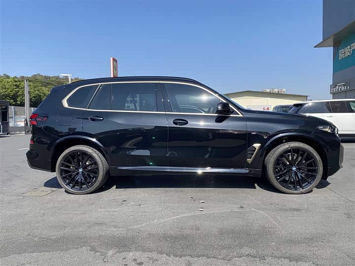 BMW X5 2024 2024款 xDrive 40Li 尊享型黑焰限量版