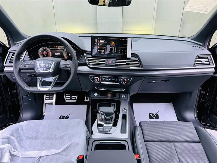 Audi Q5L Sportback 2025 2025款 quattro 45周年典藏版 40 TFSI 豪华型