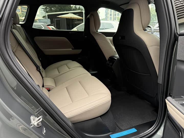 Volvo XC60 2026 2026款 B5 四驱智雅豪华版