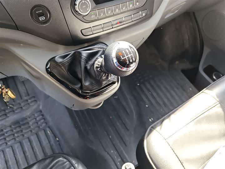 Foton Tuyano 2023 2023款 吉象厢货 2.0T手动 加长轴超高顶 后单胎3座