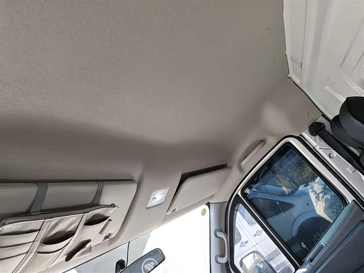 Foton Tuyano 2023 2023款 吉象厢货 2.0T手动 加长轴超高顶 后单胎3座