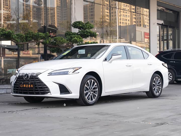 2025 Lexus ES