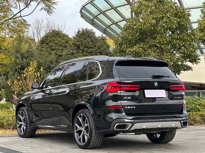 BMW X5 2025 2025款 xDrive 30Li 尊享型M运动曜夜套装