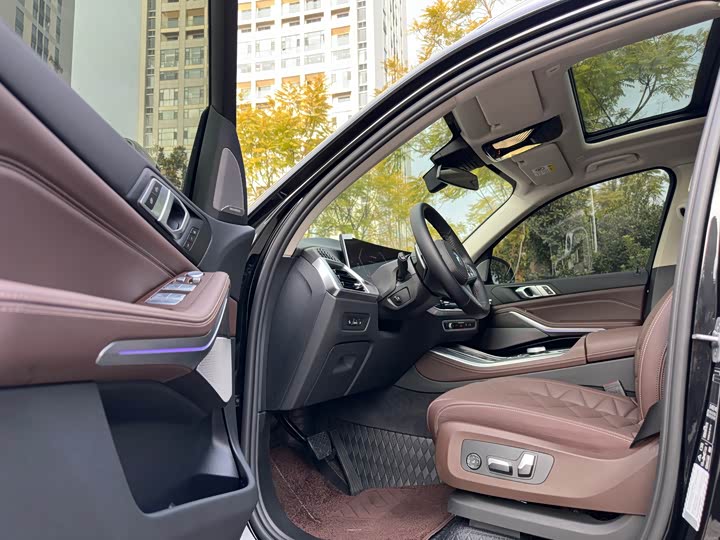 BMW X5 2025 2025款 xDrive 30Li 尊享型M运动曜夜套装